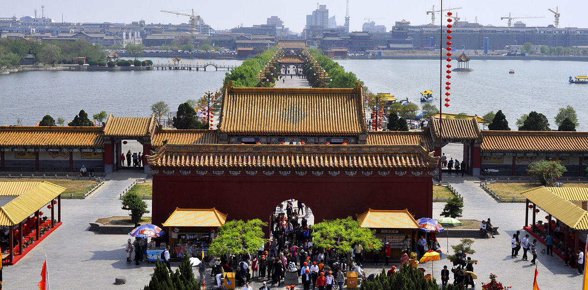 write a letter telling friends about Nanjing