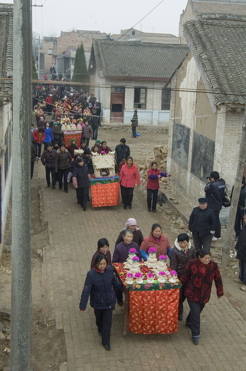 丧事出村，孝子回头下跪，母舅应该说些什么？