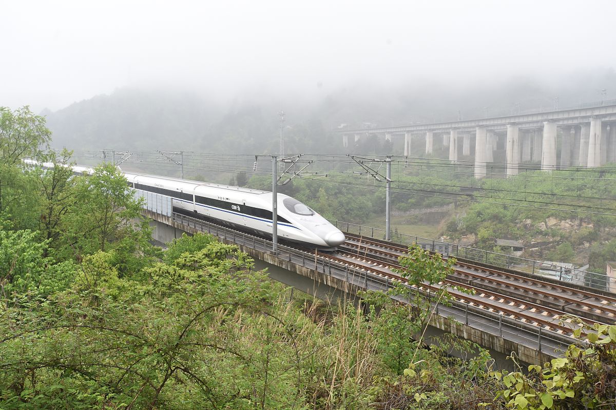 贵州首条城际铁路：贵开铁路即将开通，为经济发展注入新活力