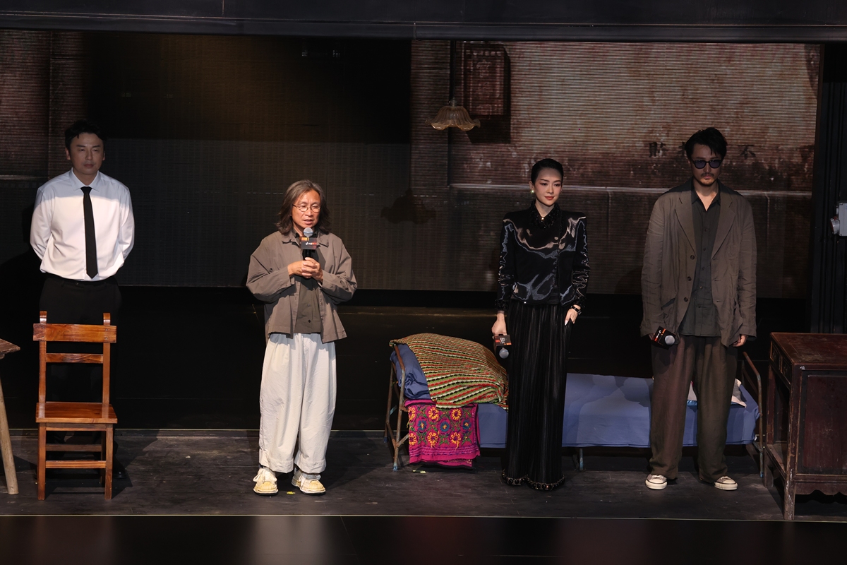 茶馆 - 老舍经典话剧，展现老北京风情和社会百态