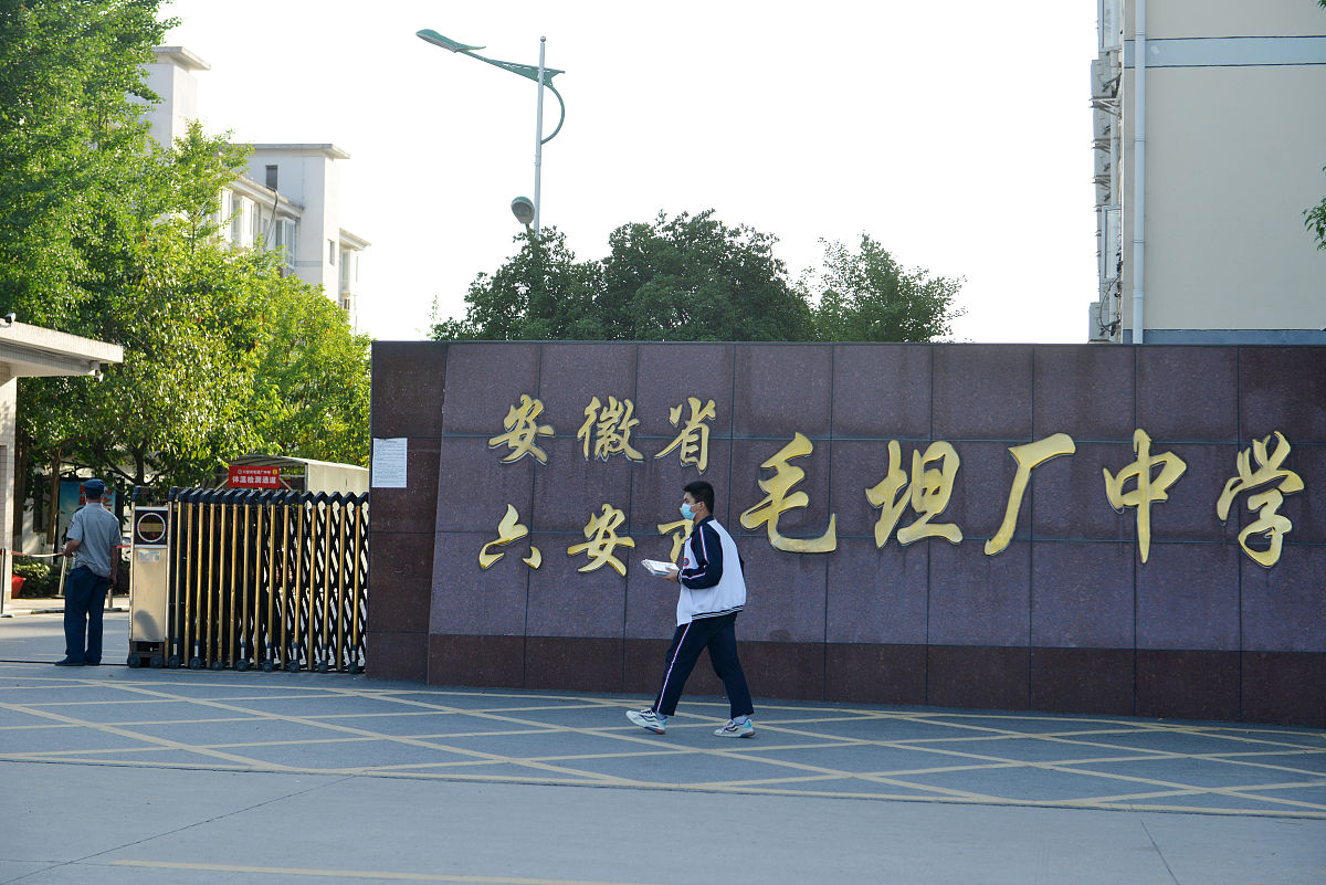 嘉兴交通学校是公办学校，培养交通领域专业人才