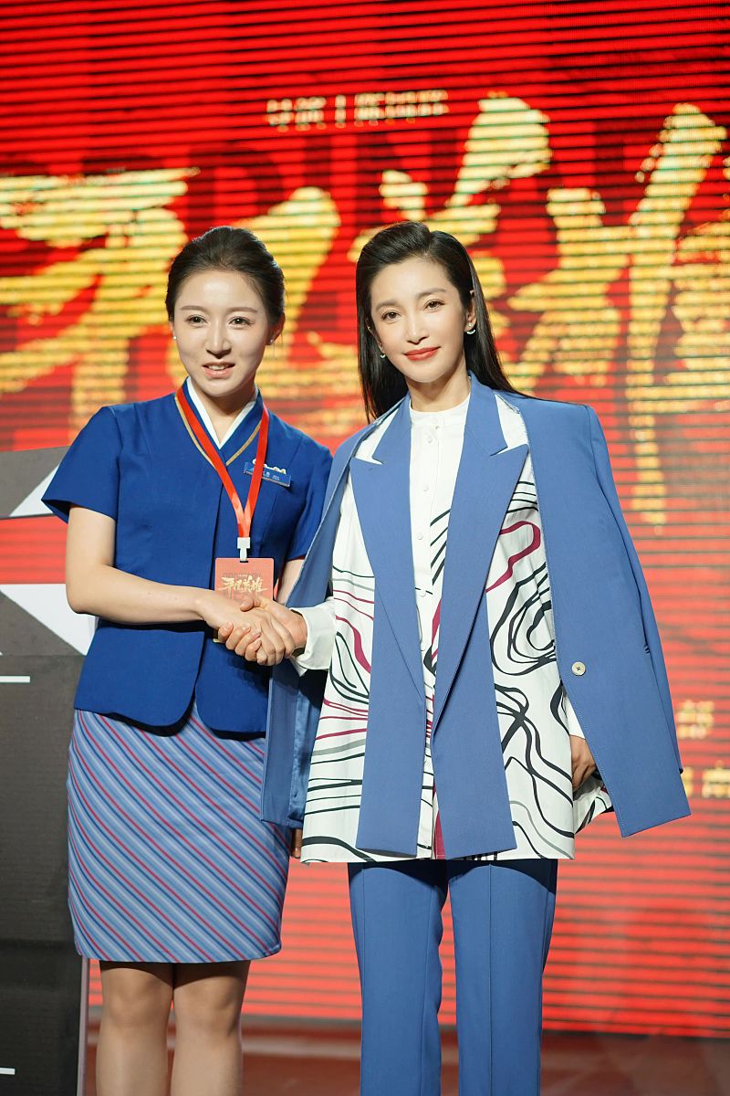 我们身边的英雄：探索平凡中的伟大