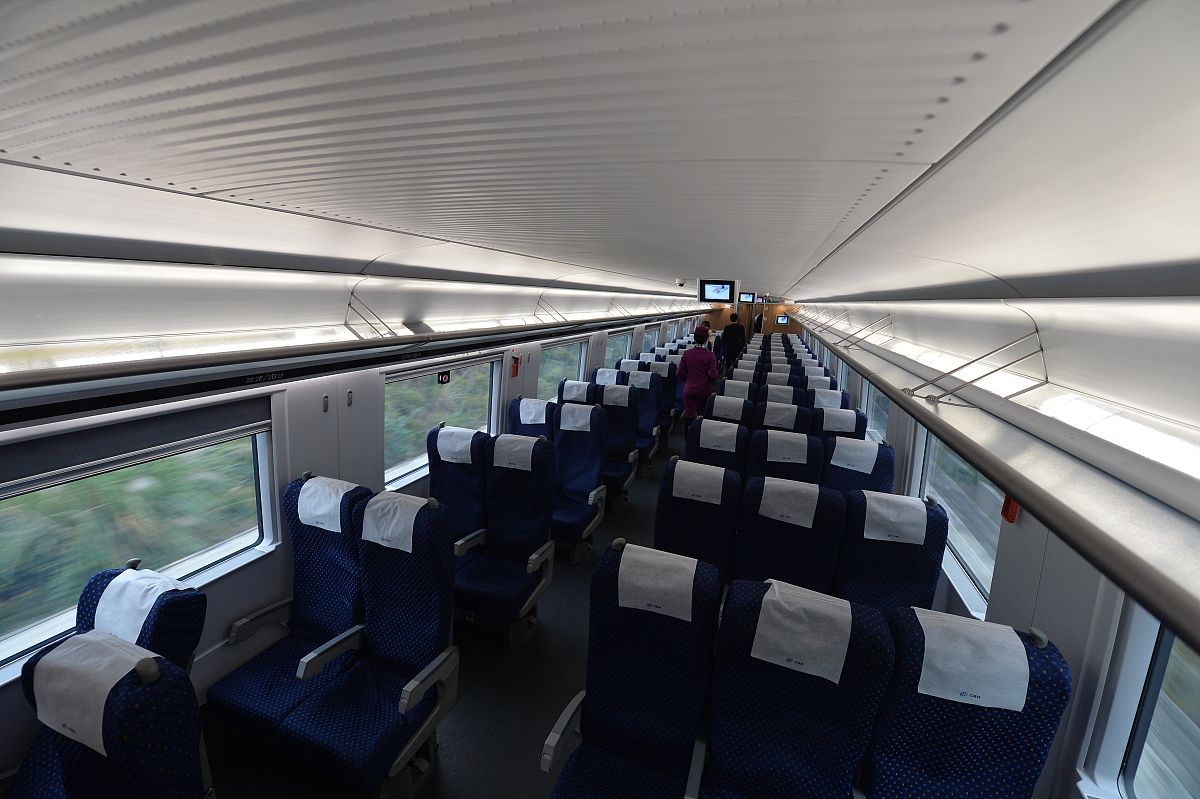 成都高铁学校地址：成都市武侯区航空路1号