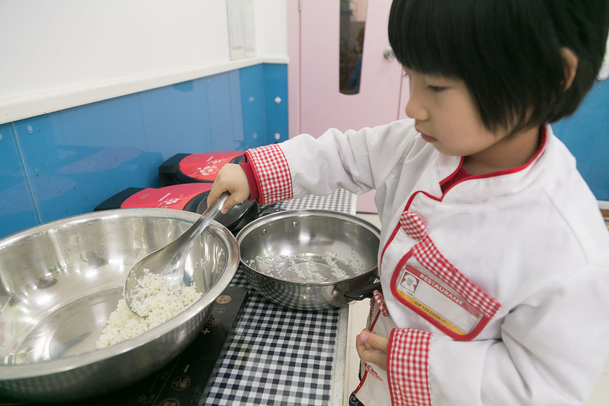 小班幼儿劳动体验活动培养进餐习惯研究计划