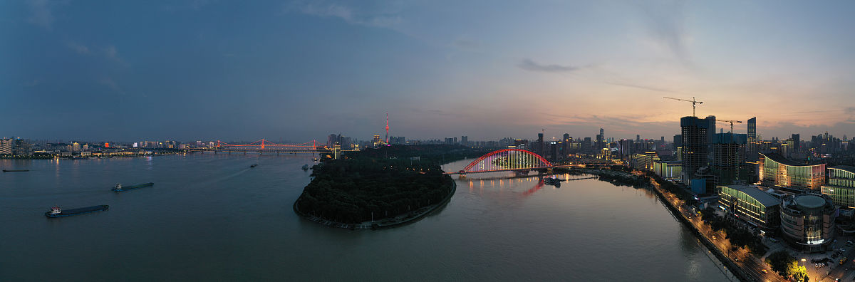 2020年7月29日,航拍武汉两江四岸夜景.