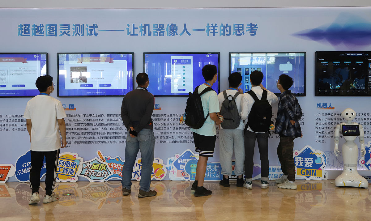 请将下列文字提取压缩关键信息并为第一人称书面表达：那么接下来的话我就向各位分享一下我们在这套产品在河北区中的一个应用场景的案例这所学校确实是在积极推动和高质量落实教育数字化转型上面做了非常多的努力在创新人才培养模式上面也取得了一些经验。大型的这种成果我们也是通过这种智慧化的地理教学空间的构建和这种常态化的应用在学校里面和老师们一起从知识讲解到原理突破再到创新实践最后到融合探究这4个方面的话重新去构