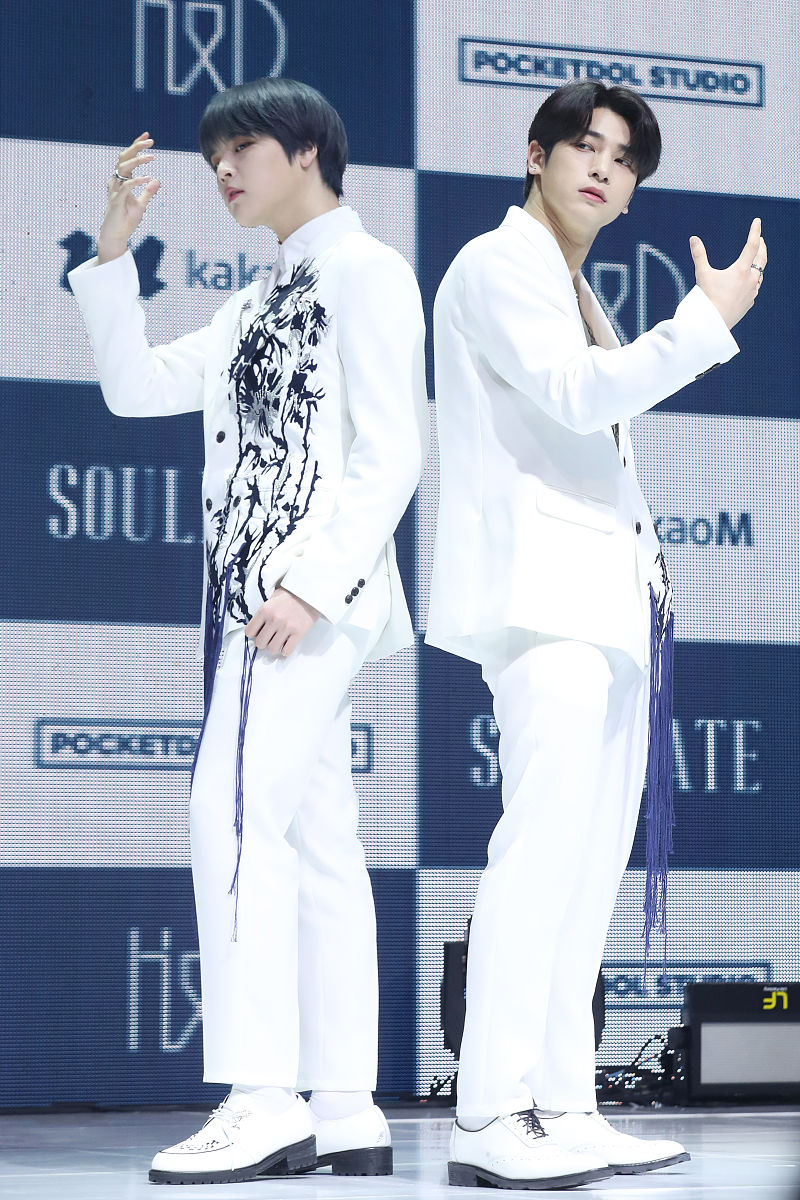 2020年4月21日,首尔,明星举行了h&d组合专辑《soulmate》的发布会.李