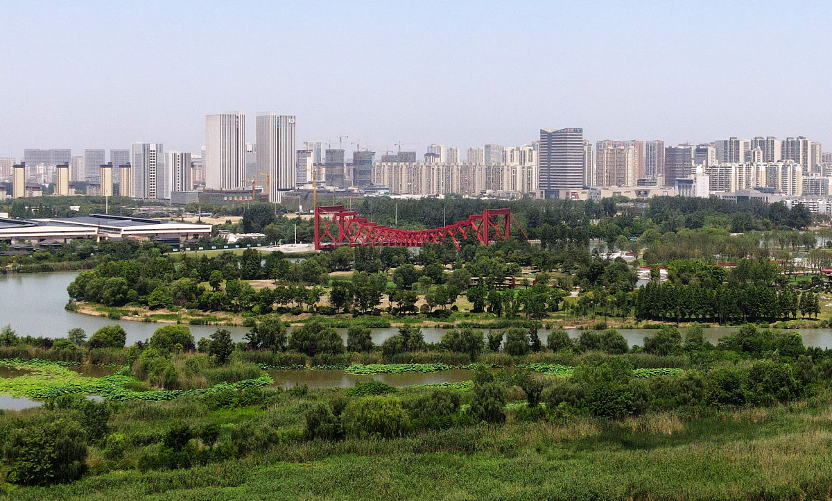 2021年6月5日,江苏省扬州市,运河三湾生态文化公园绿意盎然,景色怡人,
