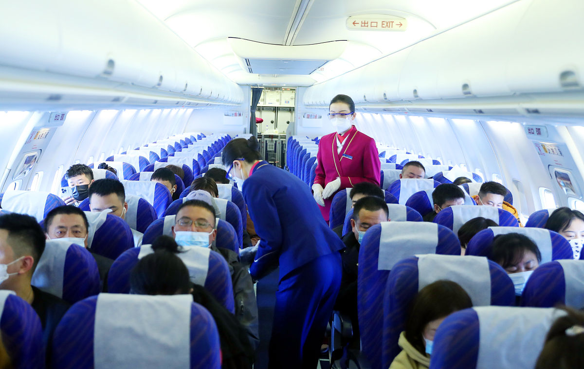 成都市航空学院学生分享南航沈阳-包头-乌鲁木齐航线旅行体验