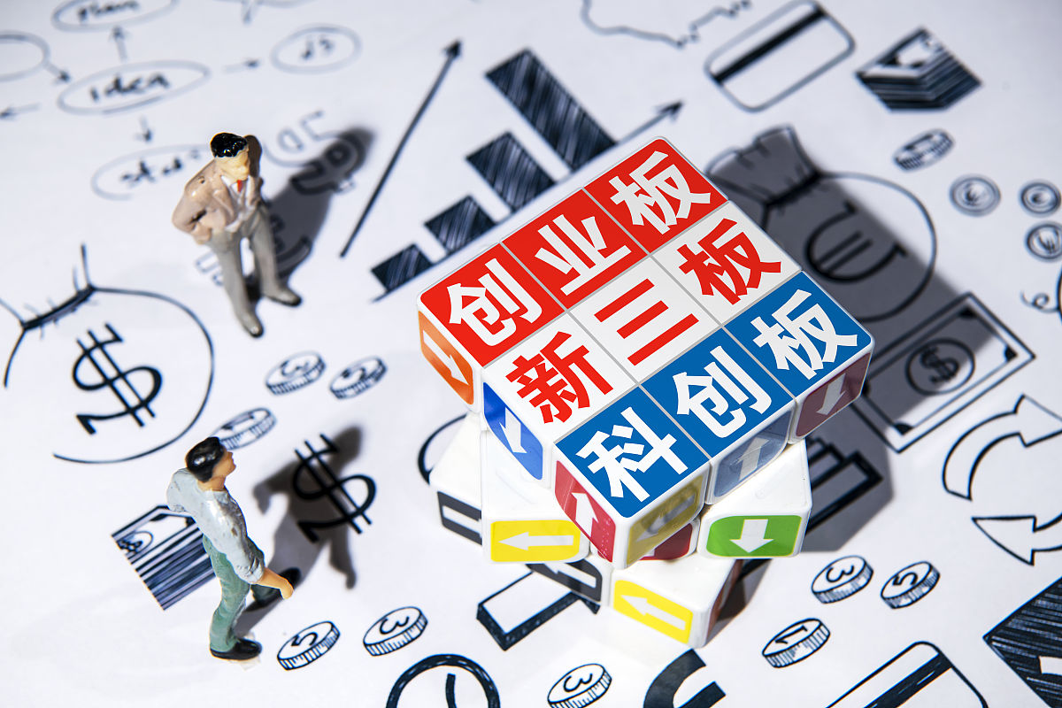 摘要：随着科技的发展科研成果的真实性和可靠性越来越受到重视。然而数据造假现象却屡屡发生严重影响了科研的进展和社会的发展。本文从动机和心理机制、预防和控制、法律和制度环境、影响和后果四个方面进行探讨旨在为科研诚信建设提供一些思路和策略。引言数据在科研中扮演着重要的角色它是科研的基础和支撑。科研成果的真实性和可靠性是科学研究的基石也是科研诚信的核心要素。然而数据造假现象却屡屡发生严重影响了科研的进展和