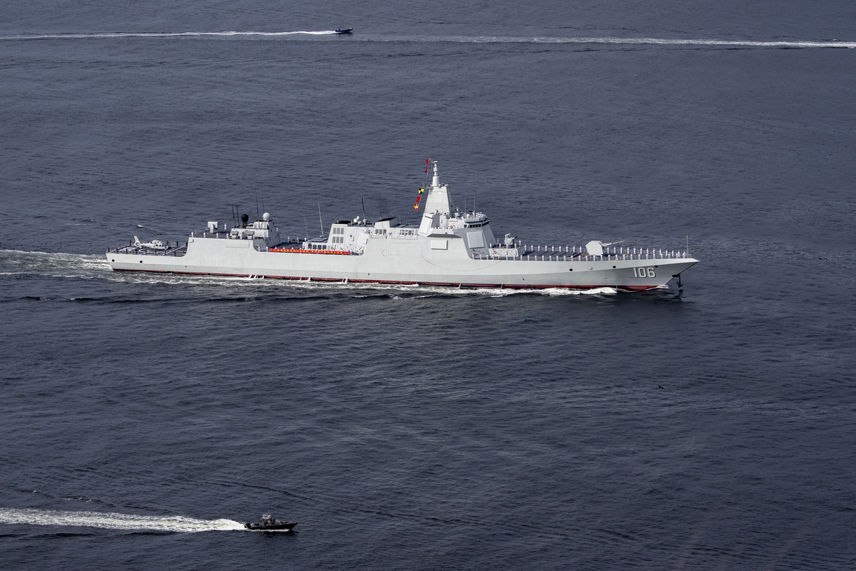 用不同的写作风格重新写一遍这篇文章：很多人都非常庆幸和感恩自己是一名中国人因为祖国承诺每一位国人不论你身处何方身在何地只要你是中国人那么祖国永远是你最坚强的后盾。2015年我国进行了也门撤侨行动当时那次撤侨行动不仅仅让海外国人深受震撼也让其他国家羡慕不已。当时也门政府军和当地最大的胡塞武装组成联盟与沙特阿拉伯和卡塔尔等国以及其支持力量作战。而那次行动让我国当时身处也门的海外侨胞们生命安全受到了很大