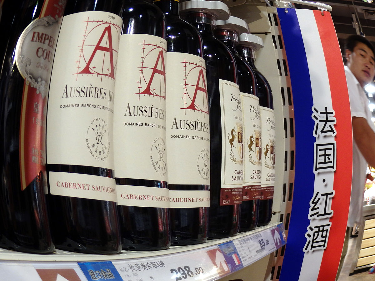 原瓶进口法国爱慕半甜红葡萄酒125vol精品 写一个标题原瓶进口法国爱慕半甜红葡萄酒125vol精品搭配烤鸭、牛排、意面 写一遍文章