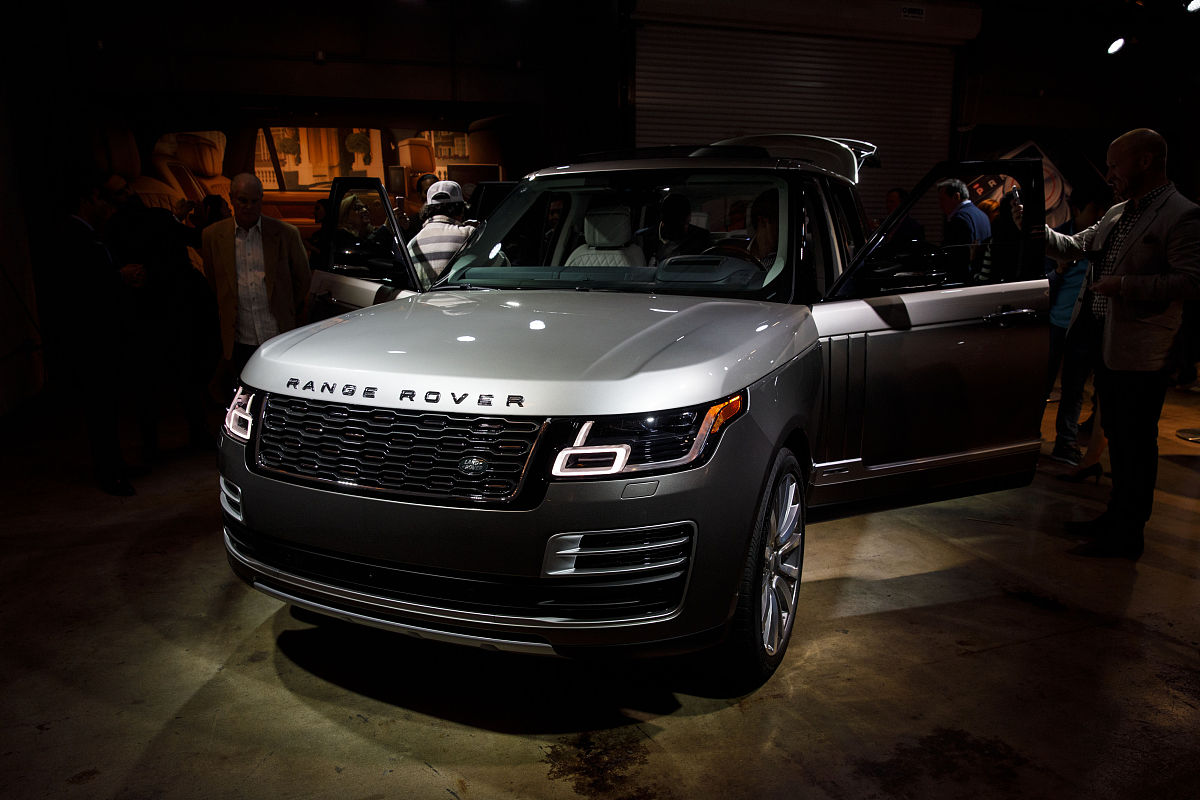 2018款揽胜SVAutobiography版内饰曝光：豪华与科技的完美融合