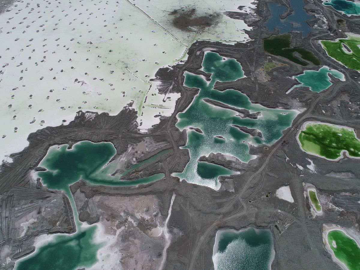 遥感技术已经逐渐成为湿地生态系统研究中重要的工具之一遥感技术具有用时短、成效快的特性能够精确的反映出地表大范围内的土地功能性的变化能够在短时间内准确快捷的掌握湿地分布和变化信息。滨海湿地的分布状况不仅是湿地资源保护和开发的基础资料更是对区域社会经济可持续发展具有重要指导作用。换句话表示