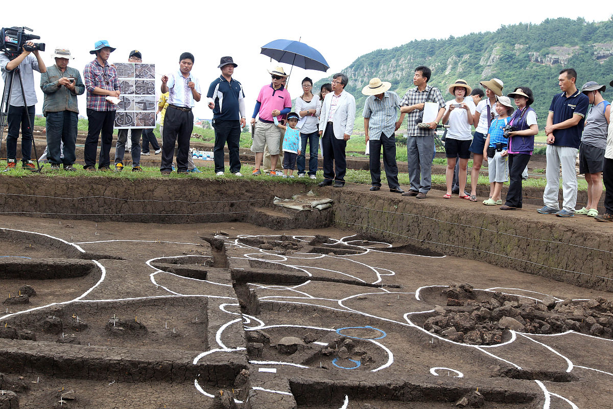 当地时间2012年7月25日,韩半岛最古新石器时代遗址--高山里先史遗址(