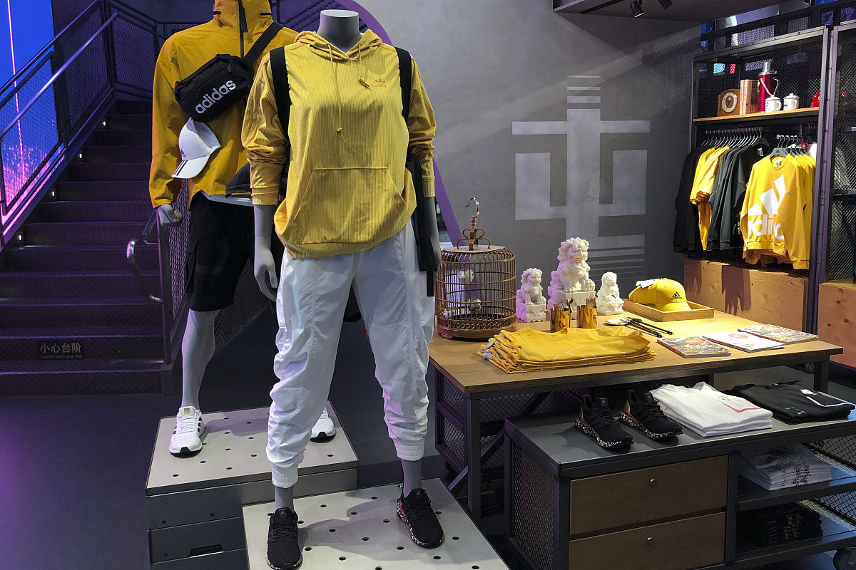 2020年8月22日,北京三里屯,中国元素设计布置的阿迪达斯adidas全集合