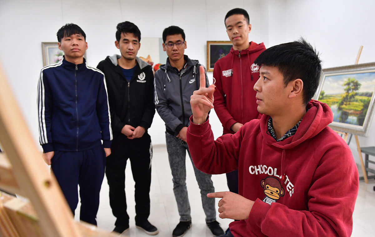 解读手语的6大特点：视觉性、三维性与文化差异