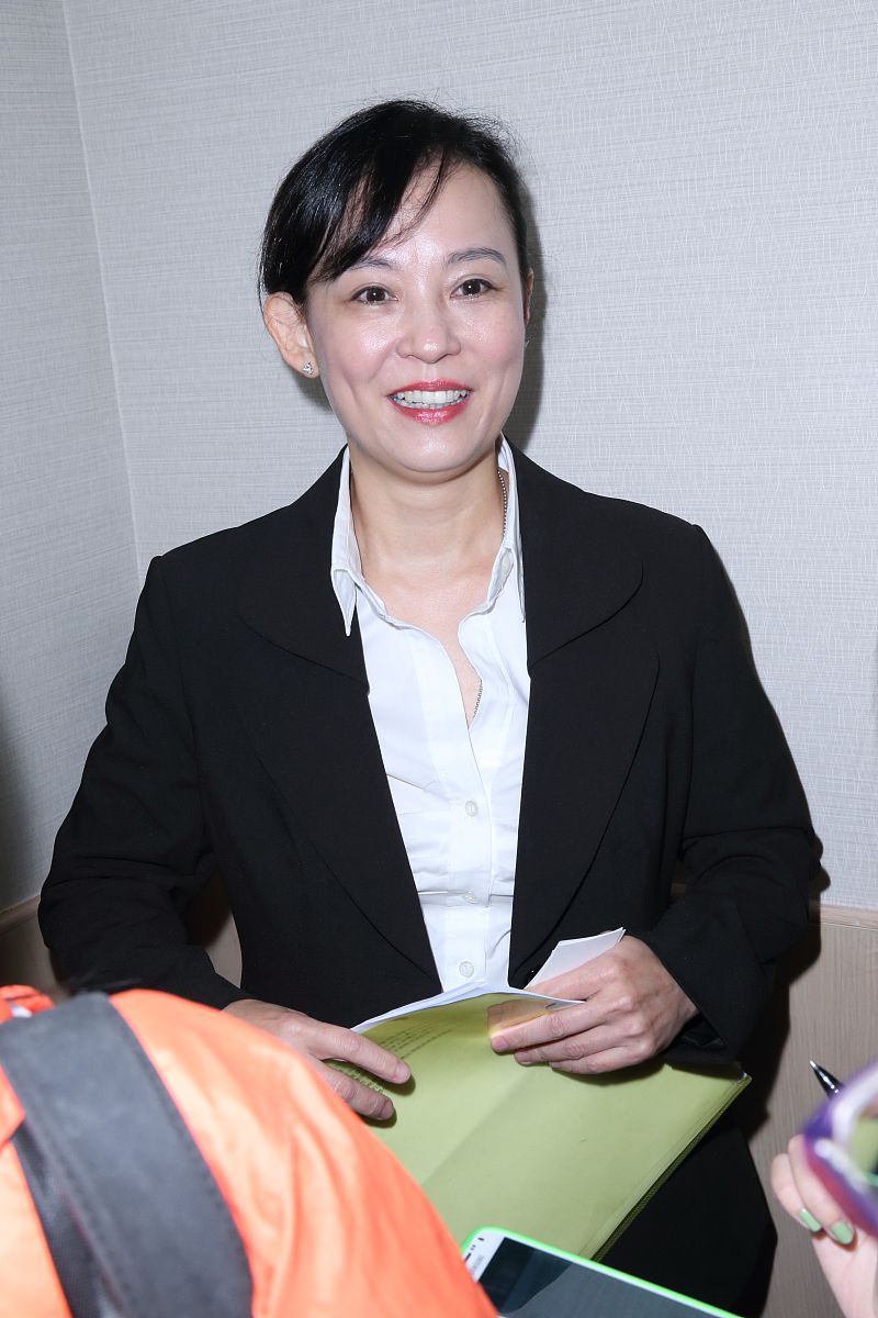 2015年10月13日,香港,翁静晶召开记者会,交待日前她所管理的定慧寺爆