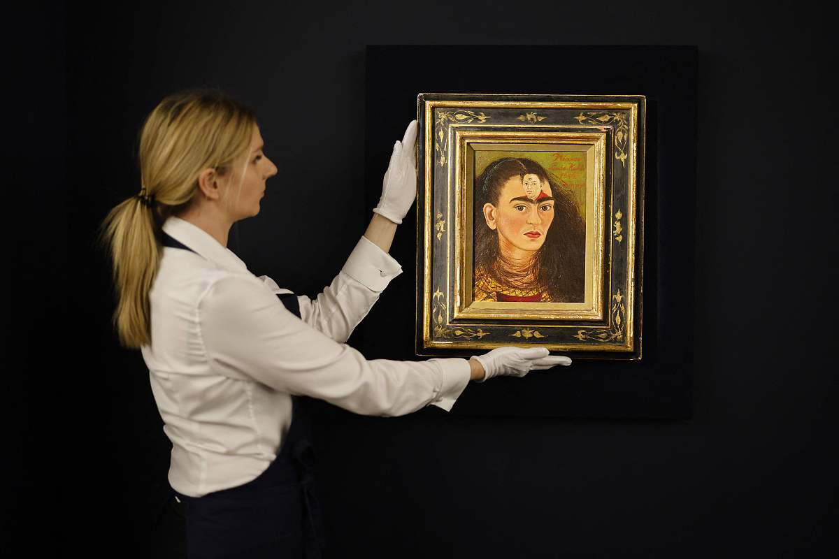 请结合你上面形成的论文框架在中国知网检索相关文献并进一步完善你提出的论文框架中的三、弗里达的自我实现部份你添加引用文献字数控制在5000