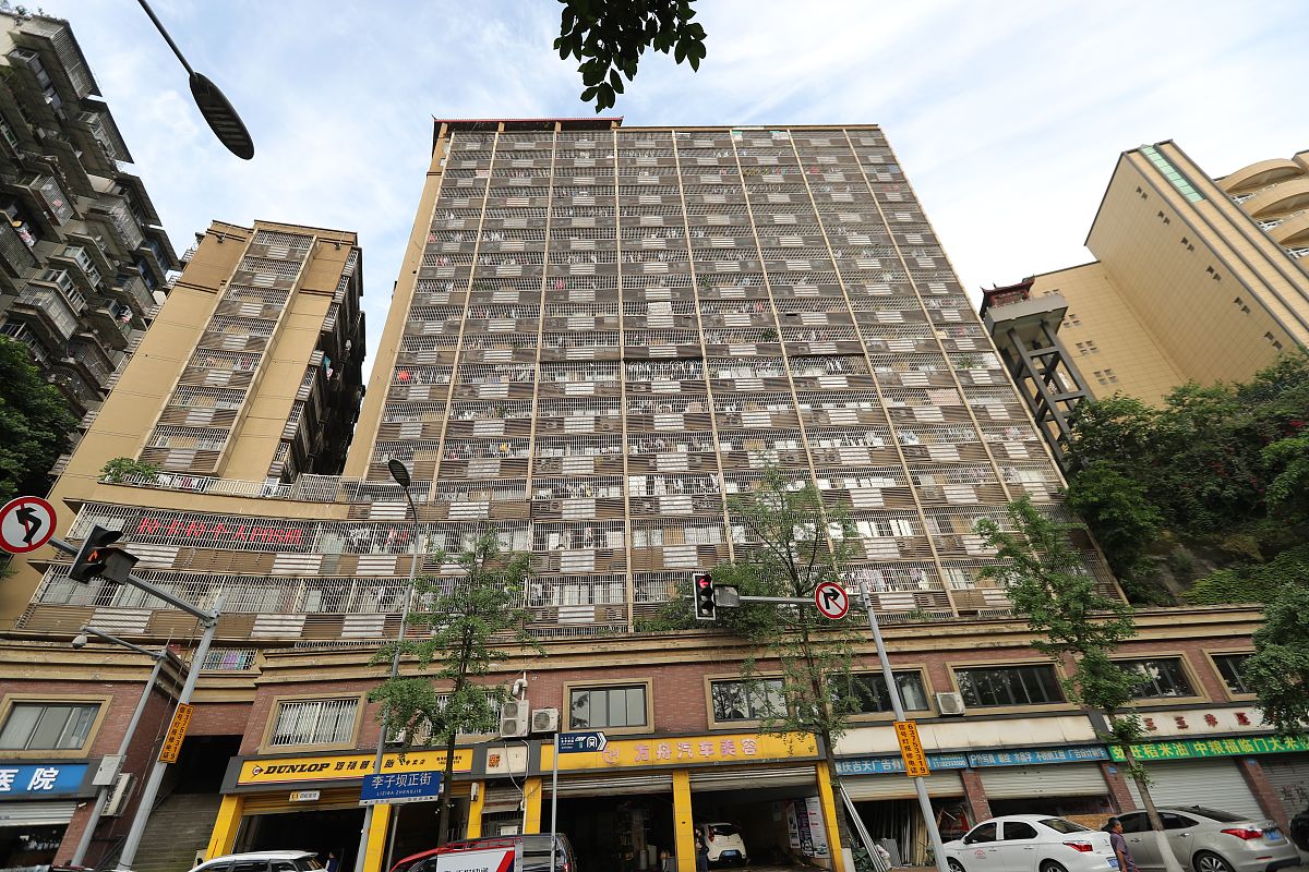 四川省成都市金牛区天回镇明月锦苑一期土地使用性质帮我用200字详细描述