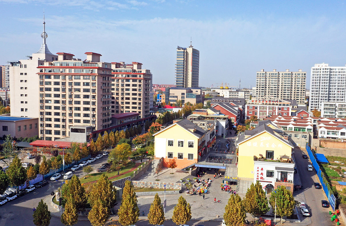 2020年10月31日,无人机拍摄的山西省临汾市襄汾县河西区丁陶风情街景