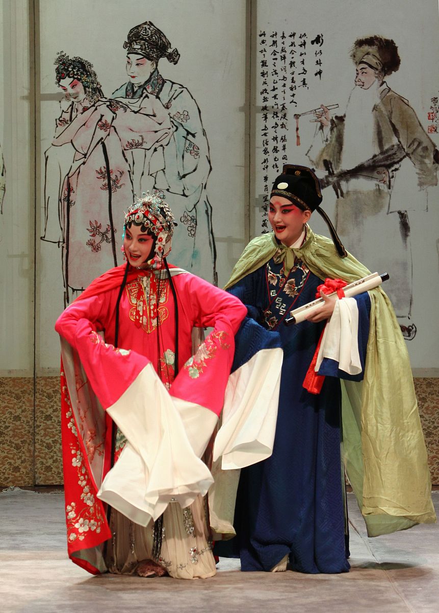 2012年11月30日下午,武汉,上海昆剧团经典名剧《牡丹亭》在武汉华中师