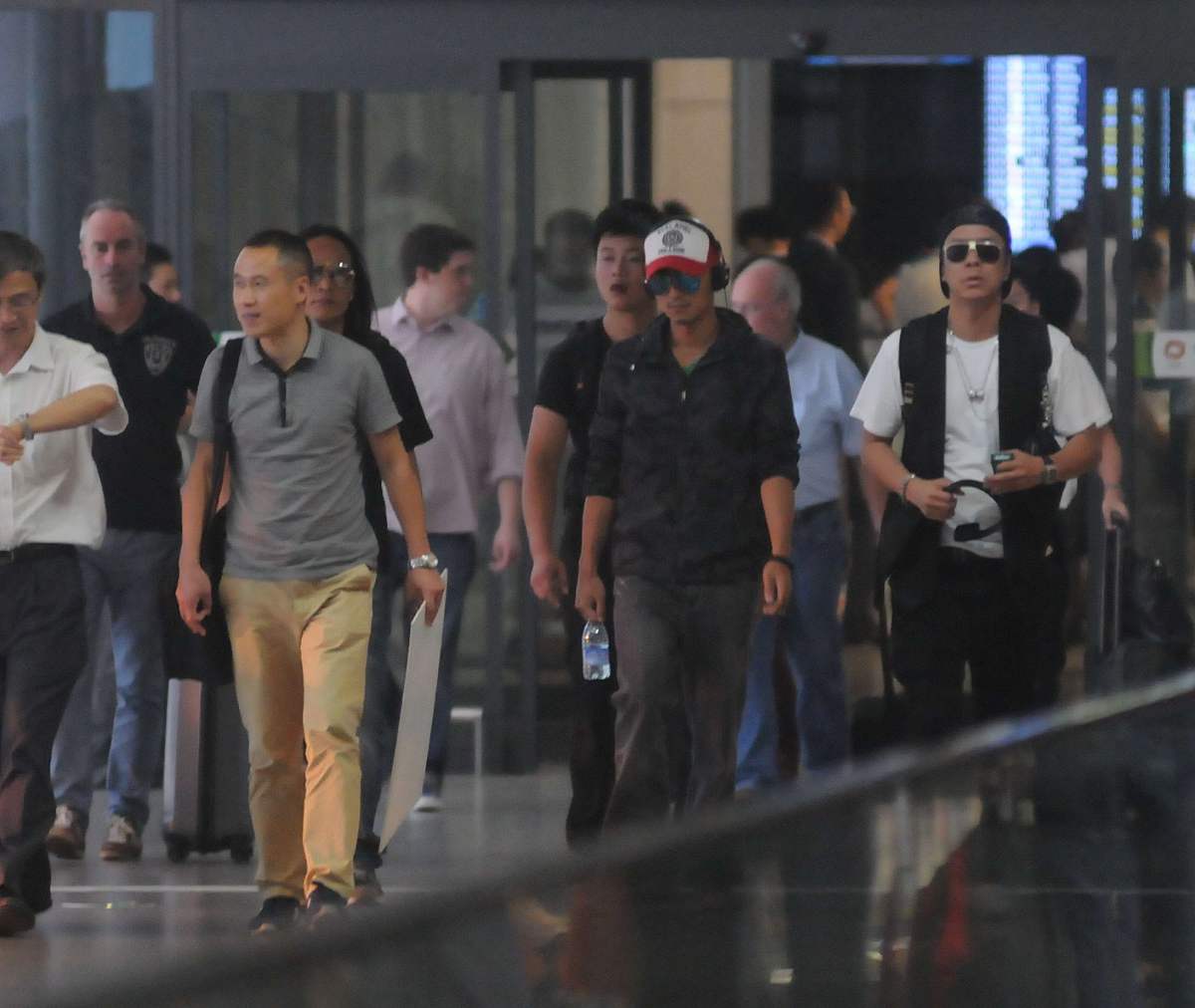 王菲离婚内幕：别墅卧室挂满谢霆锋照片，李亚鹏彻底心碎