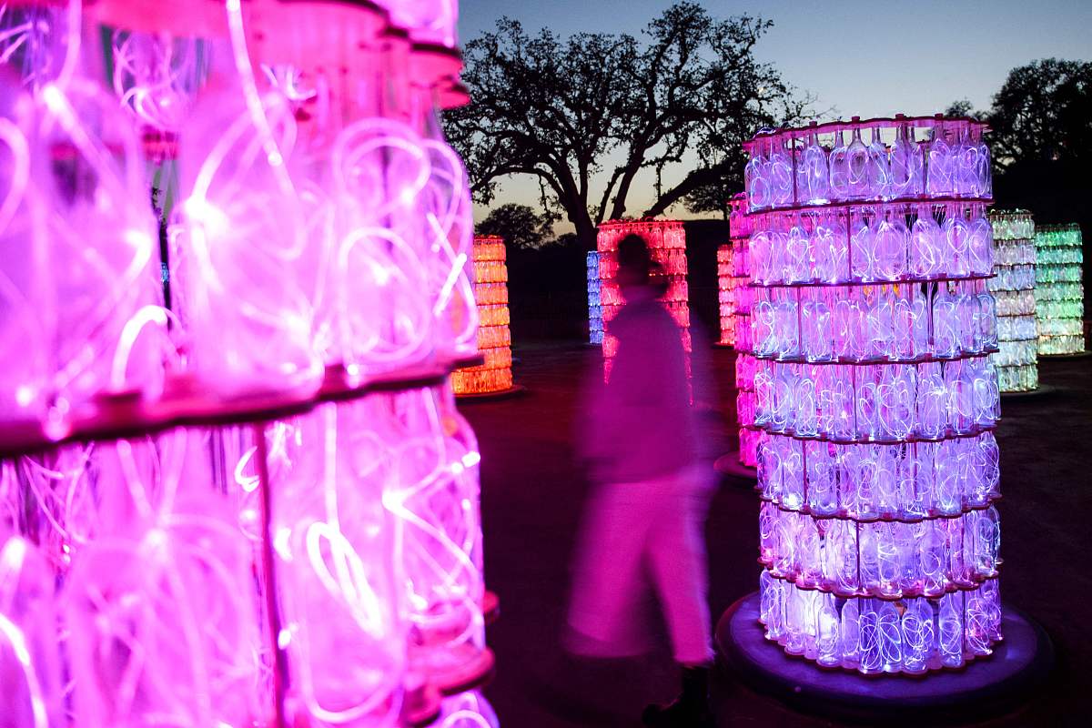 我现在有如下客人信息每行一个客户信息每列使用逗号隔开第一列为姓名第二列为口味偏好：蔡子豪川菜爱好者 辣味菜肴 口味重 白饭搭配者小明 偏好辣味喜欢巨辣小宏偏好清淡请帮我查询出以上所有客人姓名