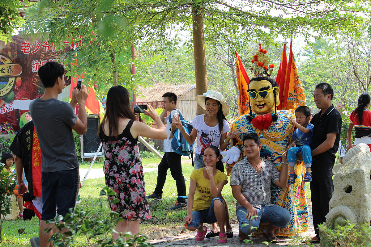 漫山花溪谷一日游团建新闻