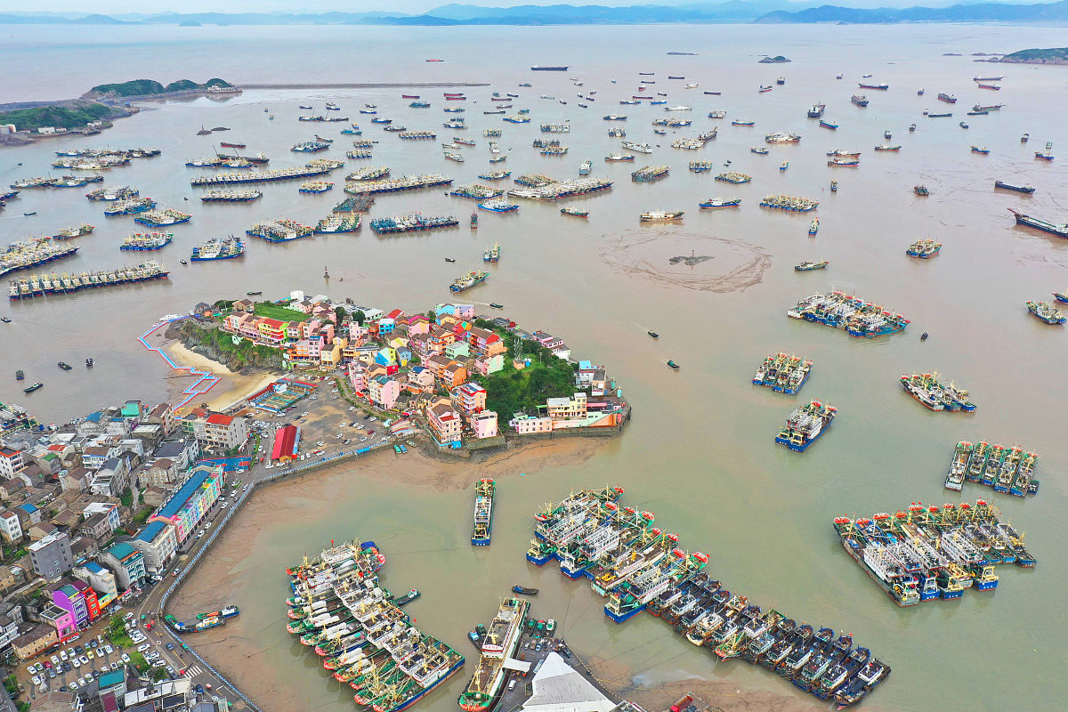2021年9月14日,浙江省台州市,温岭中心渔港箬山港区,近千艘整装待发的
