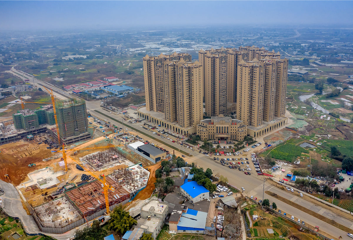 帮我看下成都有哪些楼盘售价低于三万一平