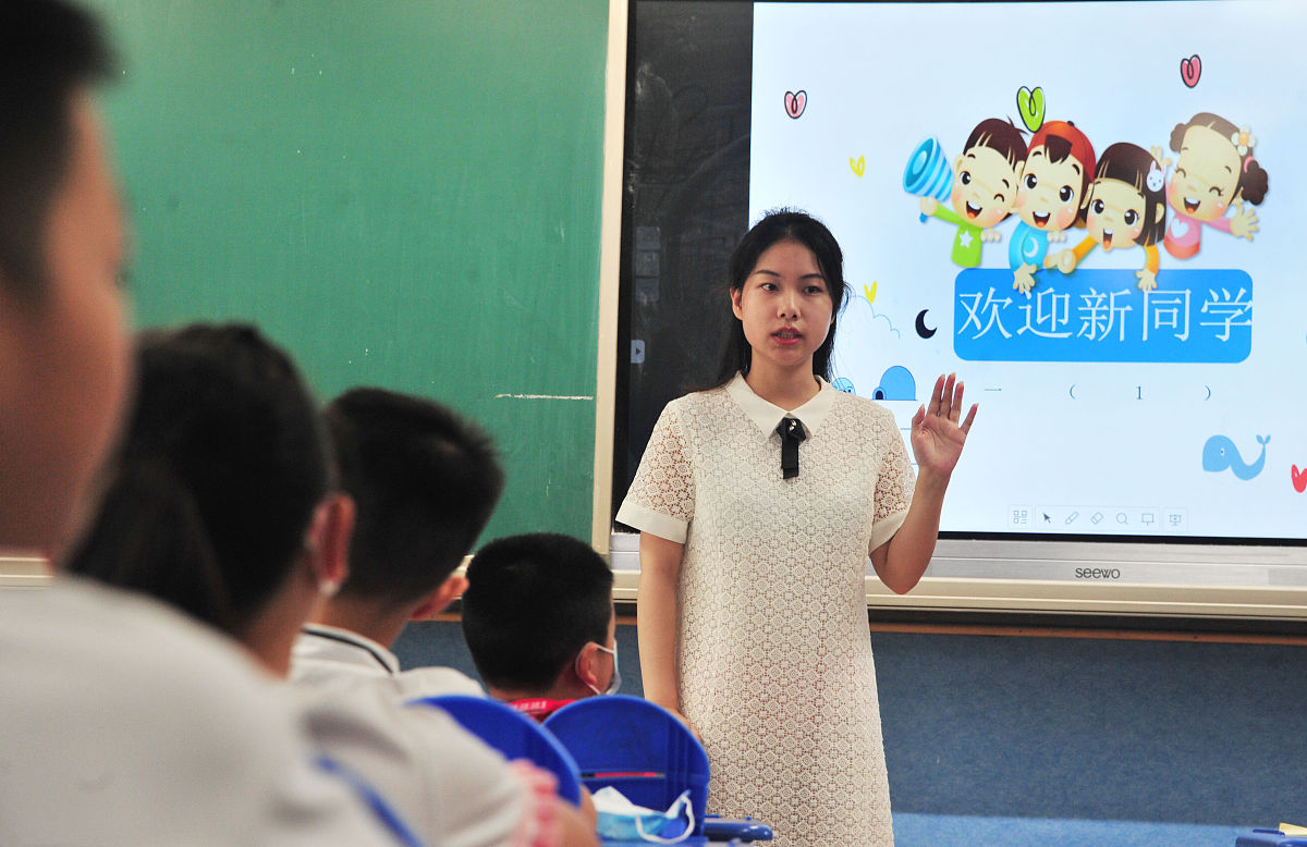 请写一篇由关胡鑫宇事件所引发的青少年心理健康与家长教育方式的文章1500字左右