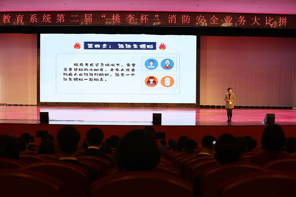 一名大学党支部会议记录员现在出席会议人员共用5人发言每个人发言用a、b、c、d、e、f等字母代替会议主题是毕业生党员离校教育活动现在需要你按照高校党支部会议的格式详细地写每个人在会议中的与主题有关的发言每个人发言字数在150字