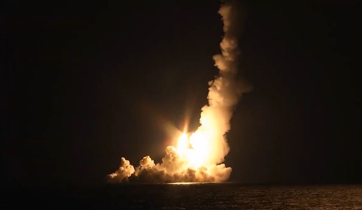 未来国家会互扔核弹吗？ChatGPT 的预测