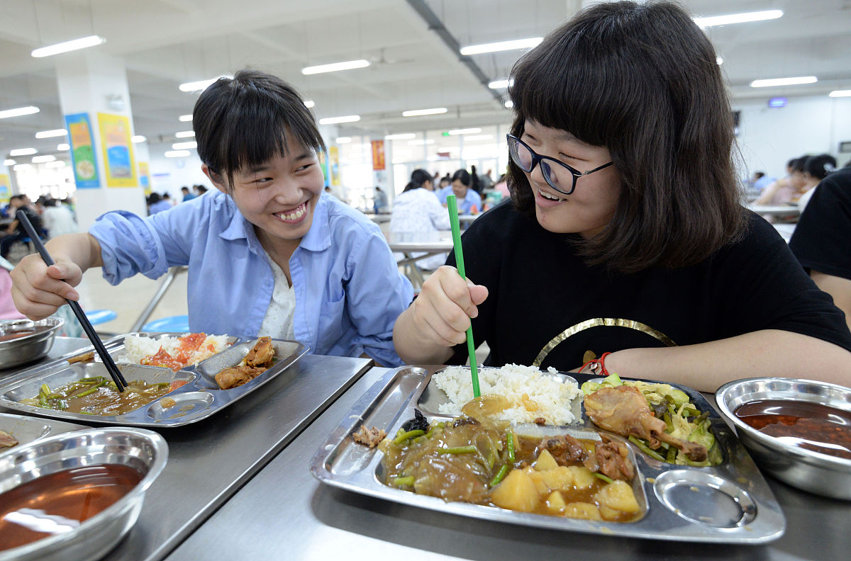 天津中学高三学生呼吁改善食堂环境：价格贵、质量低、卫生堪忧