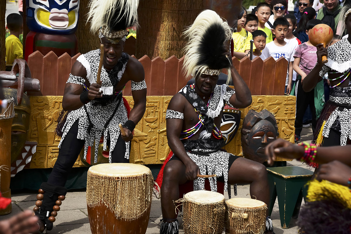 请你帮我设计一些可以在刚果展棚的活动以及文化产品