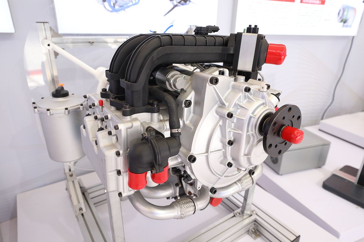 题目为小型挖掘机的结构与能量回收装置设计的大学生毕业设计大约一万字左右