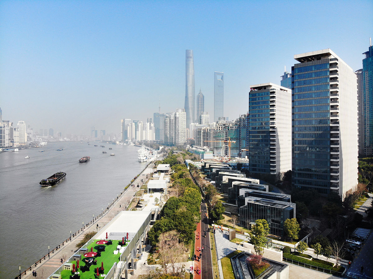 2018年3月10日,航拍上海城市旅游地标建筑—上海浦东滨江步道健身,市