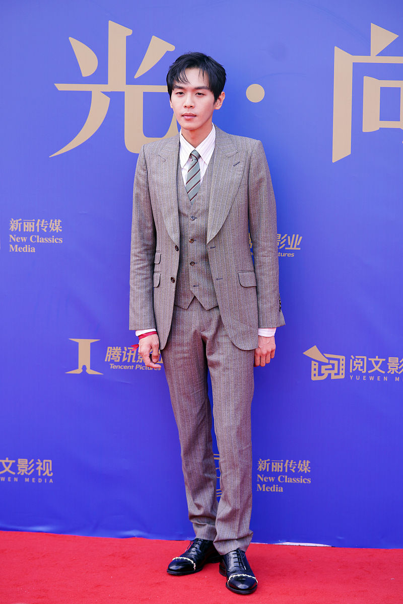 杨洋身高多少？男神身高183cm，俊美外貌与健康生活引关注