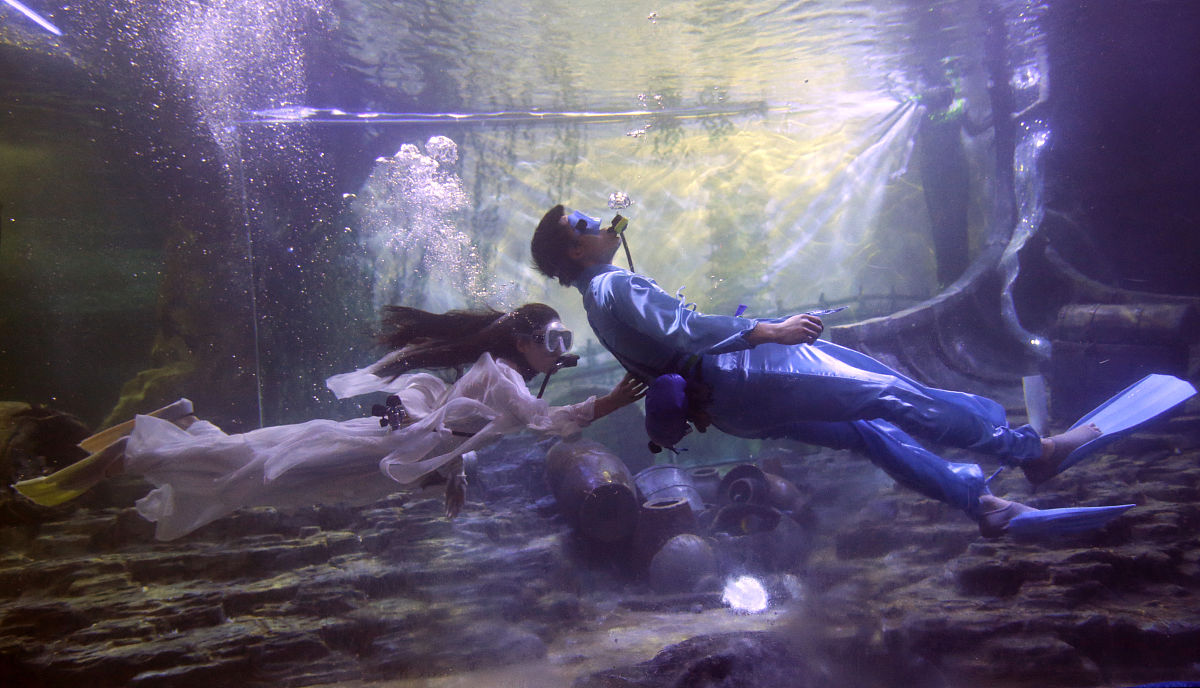 请以爱为关键词创作一个小故事要有人物、地点等要素 请以爱为关键词创作一个小故事要有人物、地点等要素