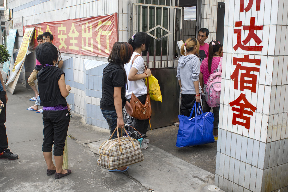 南充市老百姓有困难怎么联系南充市的媒体曝光？写一篇500之800字的解决办法
