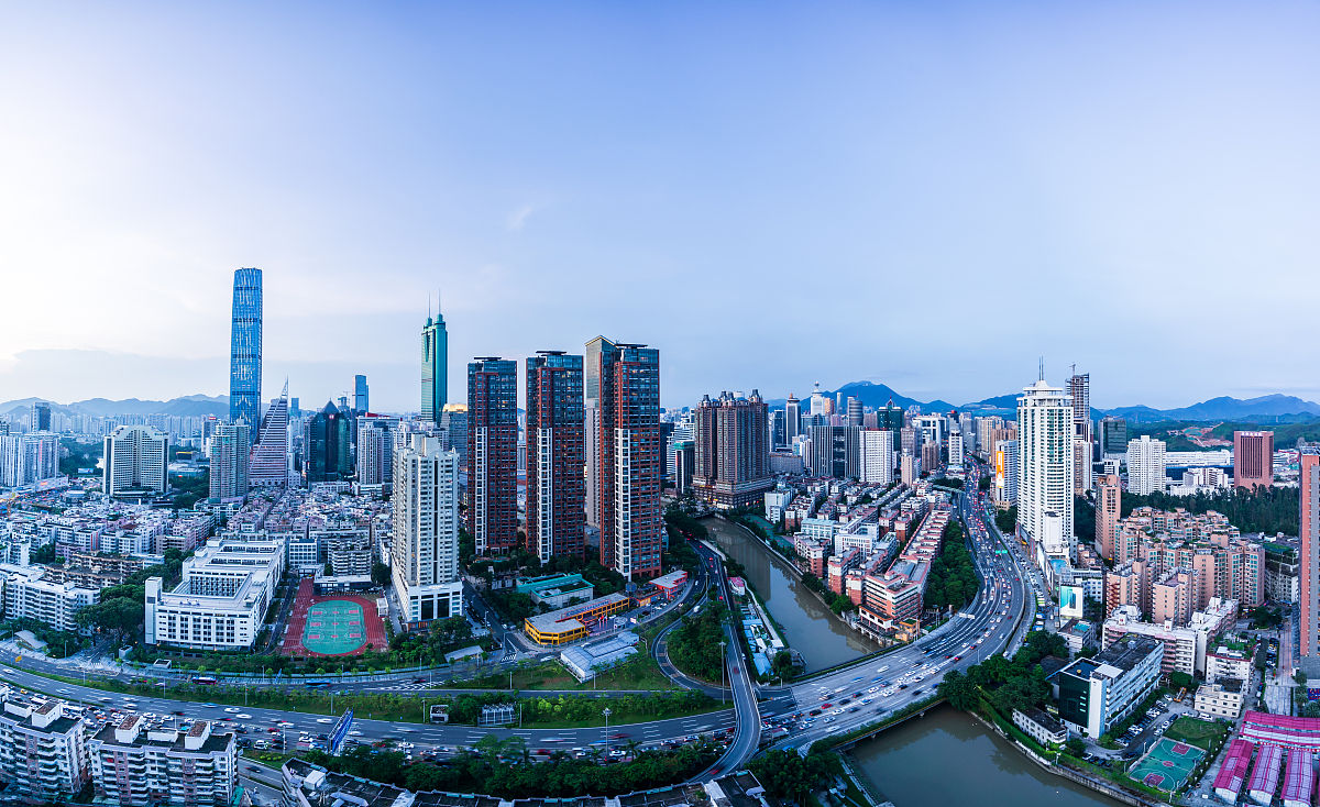 2019年8月6日,深圳罗湖,天气炎热.,图为滨河大道.