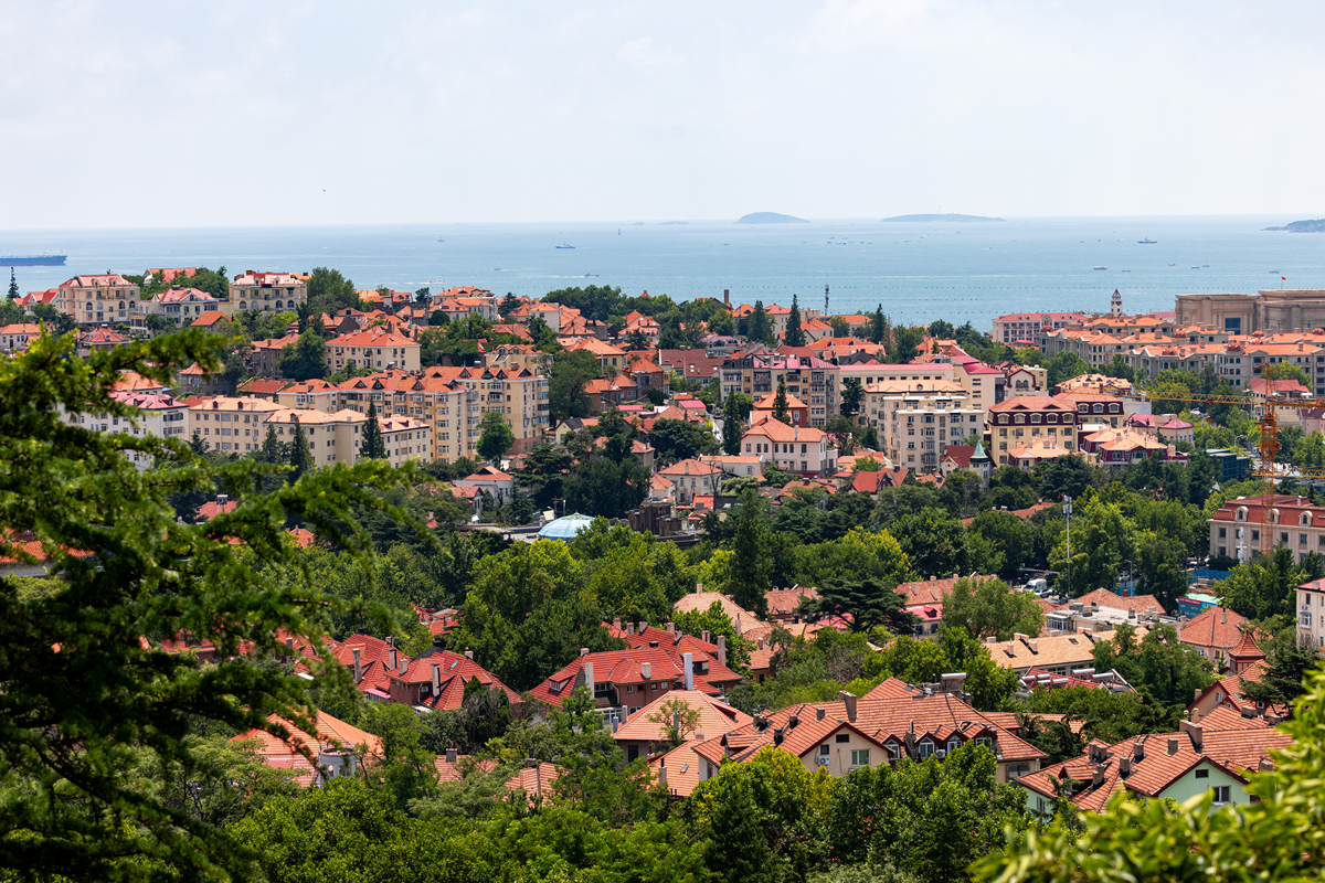 青岛小鱼山：5分钟登顶，俯瞰红瓦绿树碧海蓝天