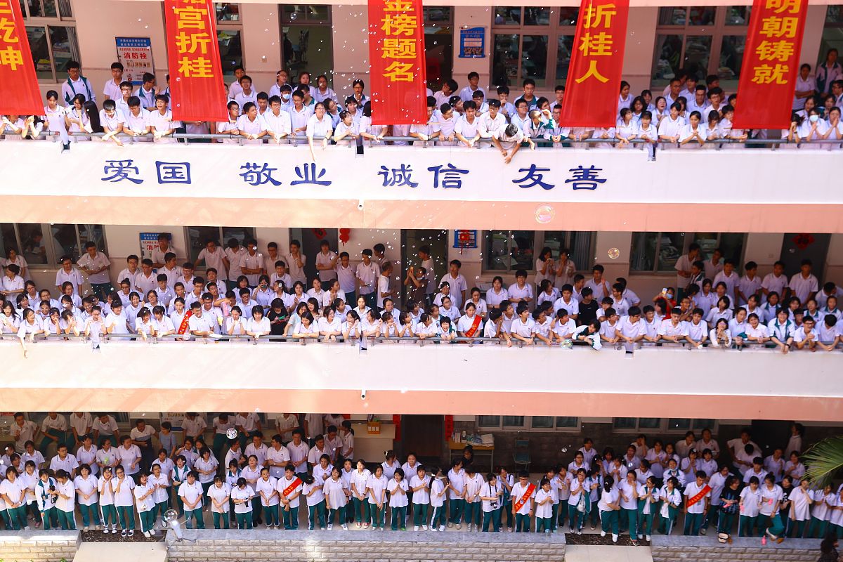 乐山市奥林匹克学校：以学生为本，以素质为重