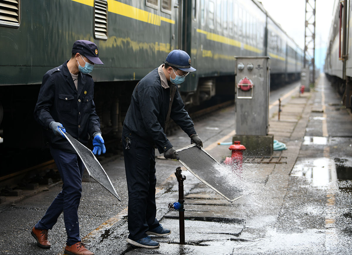 阿姨洗铁路是啥意思