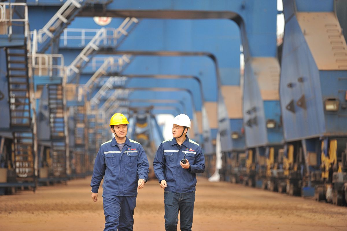 请翻译23日往碱液罐里新加了一灌车碱液