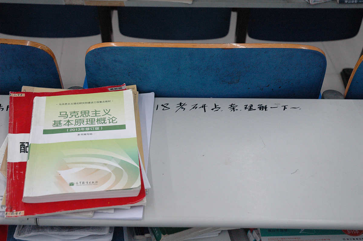 写10条评论：枫桥经验