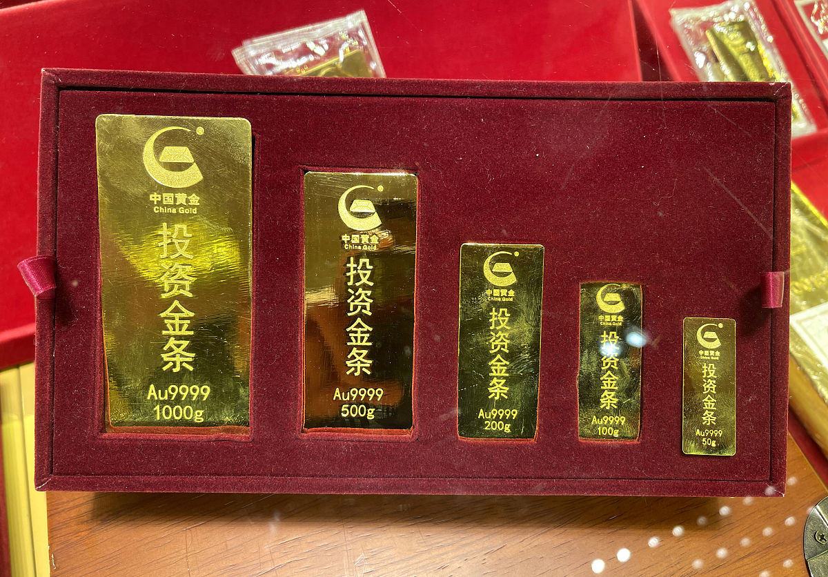 2024年龙年生肖纪念金砖帮我用180字详细描述