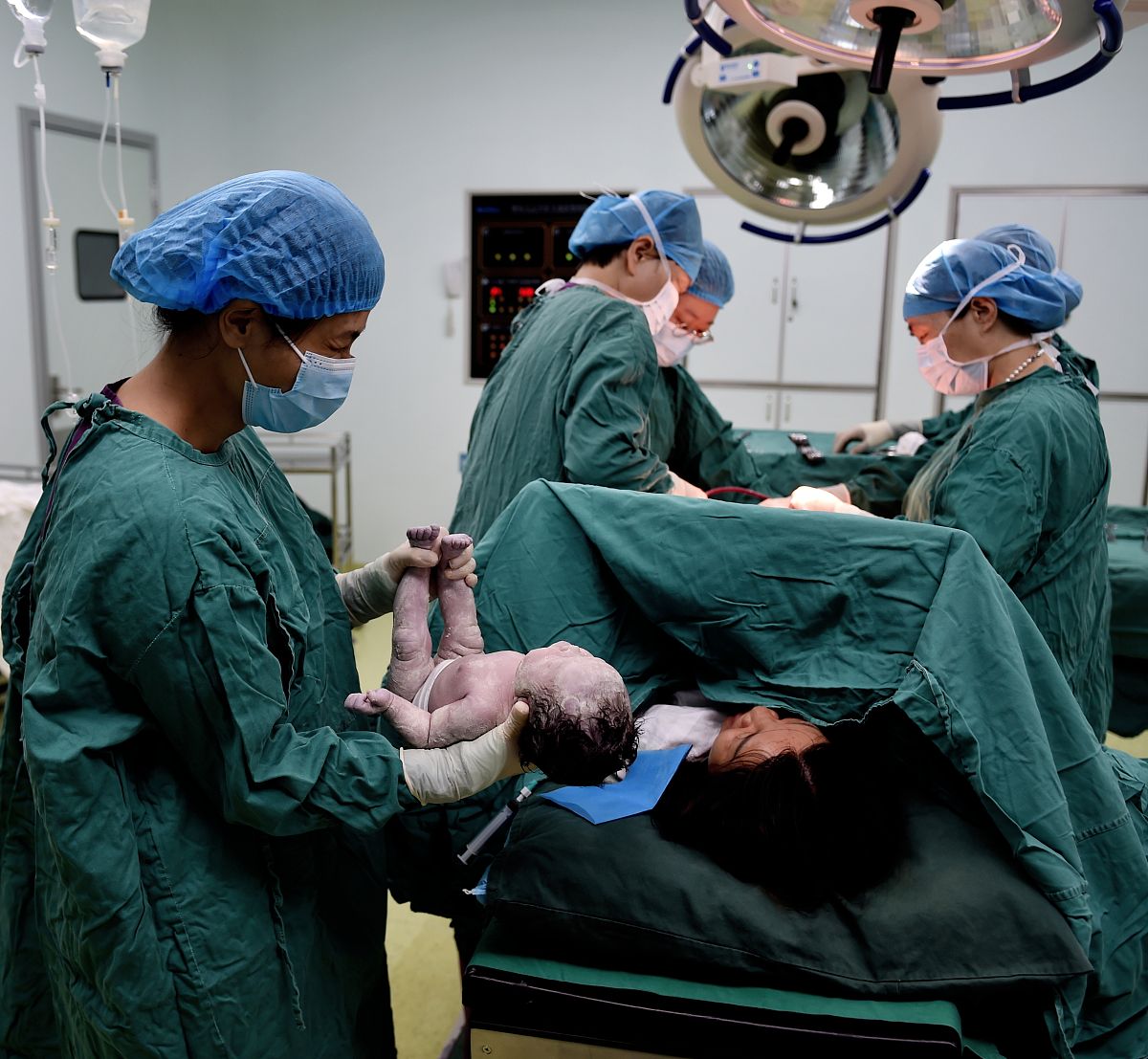 子宫切除术：优势与缺点全解析 - 治疗疾病、预防癌症，但需谨慎决策