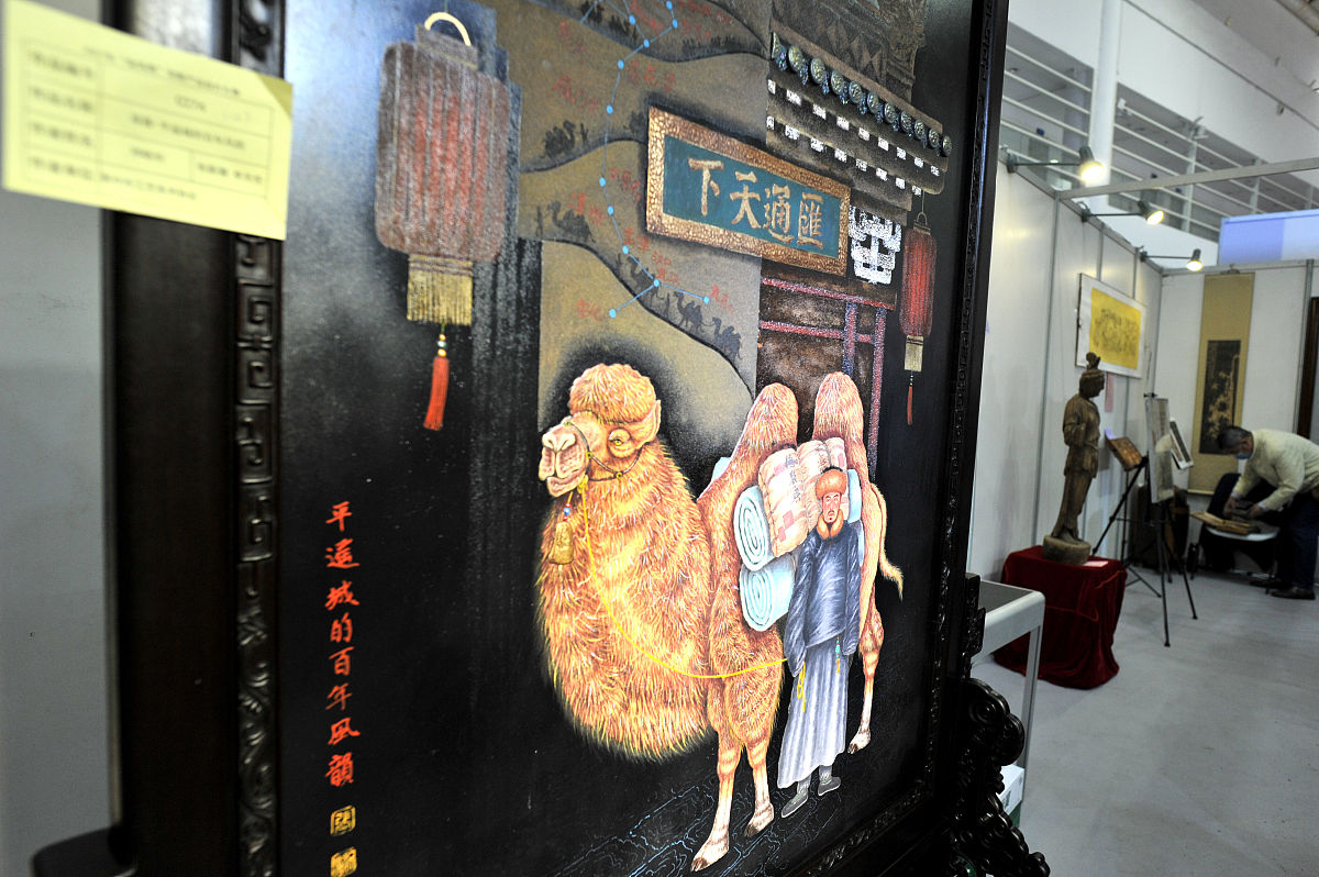 2021年3月5日,福建福州,参加大赛的漆器——平遥城的百年风韵.